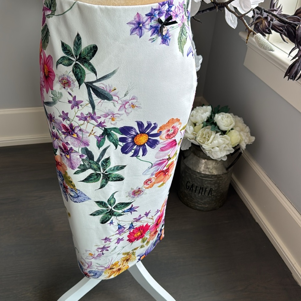 LYNNE Floral Print Women's Midi Skirt. Size Small (US4-6)